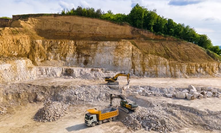Camions d'excavation des ressources minières
