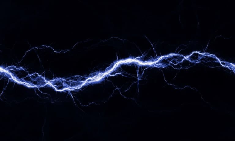 Électricité sur fond noir